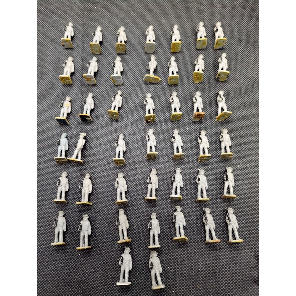 (44) Infantry Holding Rifle Miniatures 1/72 Scale